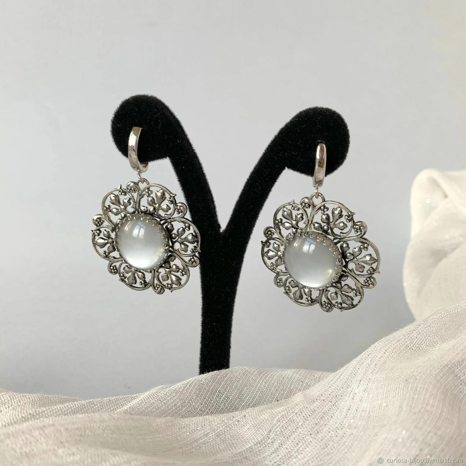 Серьги винтажные серебро. Черненое серебро гранат винтаж серьги. Серьги сюз серебро 875. Серебряные серьги с зелеными гранатами. Серьги серебро винтаж.