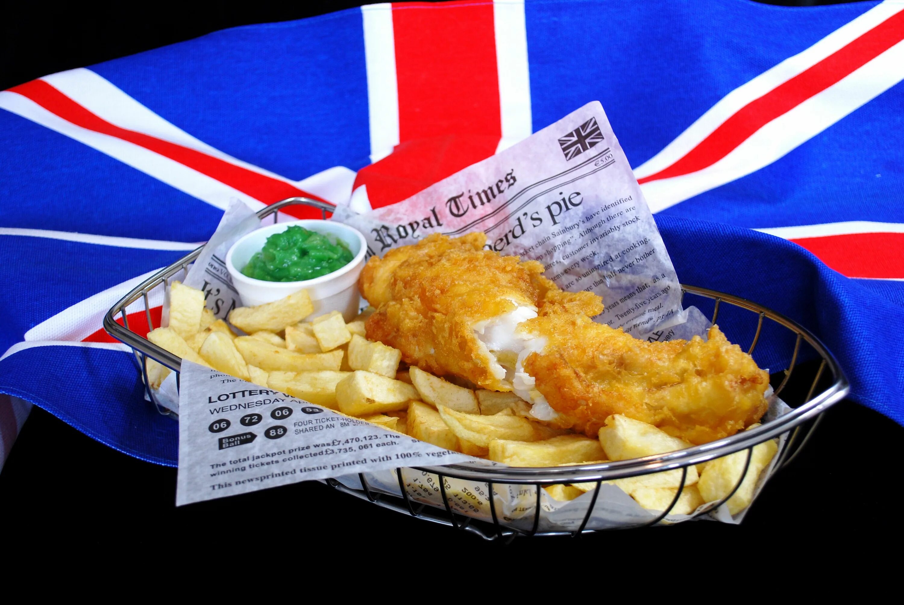 Fish and Chips. Великобритания Fish Chips. Национальное блюдо Великобритании Фиш энд чипс. Fish and Chips в Англии кафе. Рыба в британии