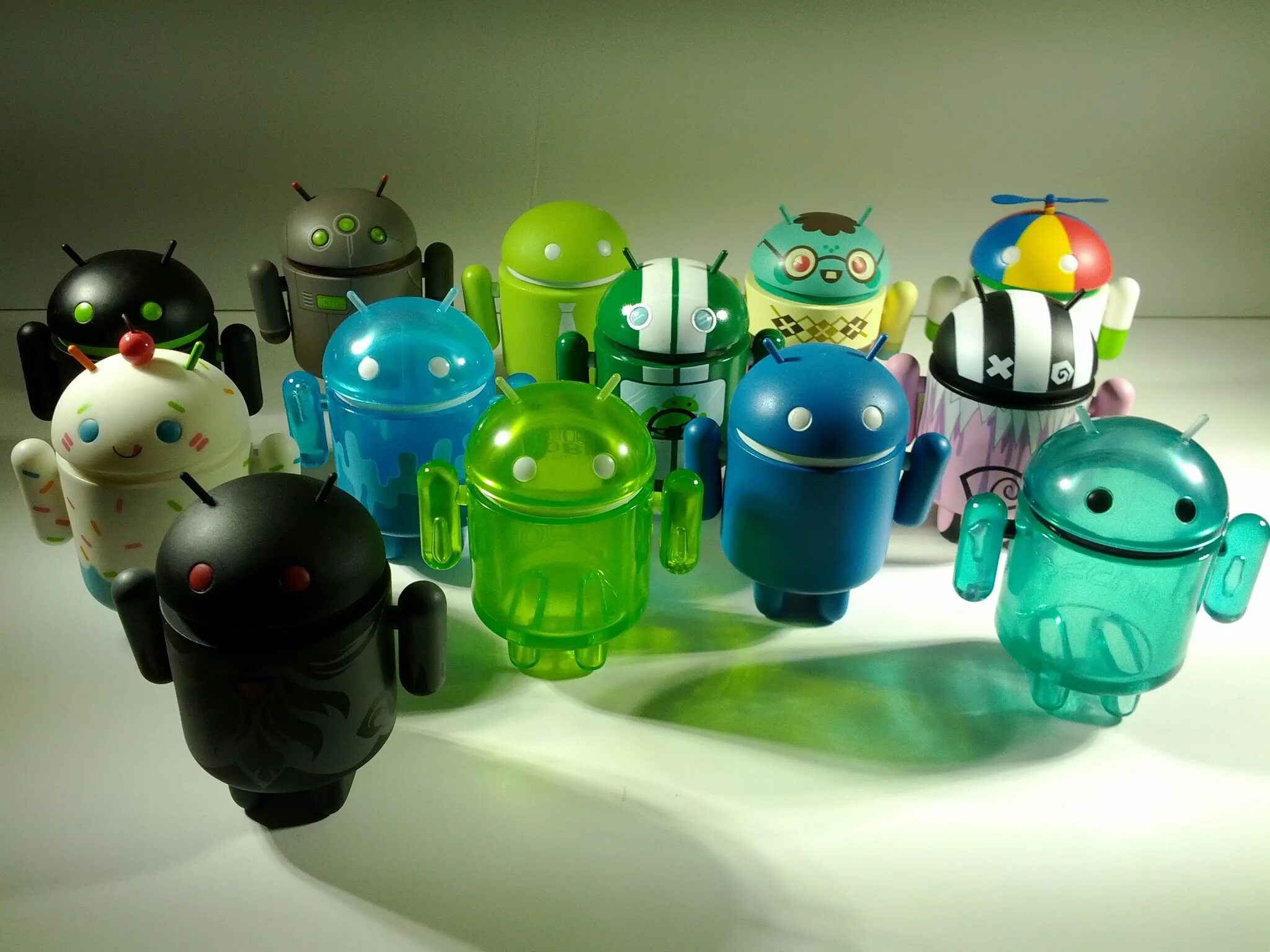 Toy android. Андроид игрушка. Android игрушка. Android 1.5 Cupcake 2009. Android 1.5 Cupcake Phone.