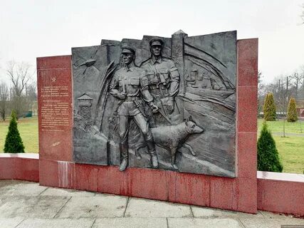 Памятник поколений