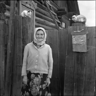 Бабушка в красной деревне