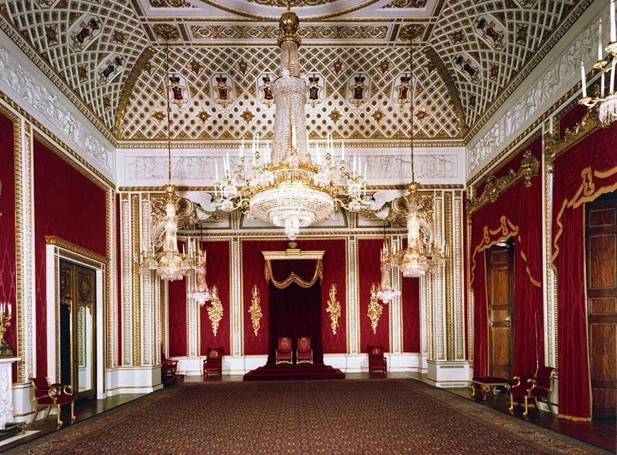 Королевский дворец Букингемский. Тронный зал Букингемского дворца. Королевский Букингемский дворец внутри. Букингемский дворец внутри Тронный зал.