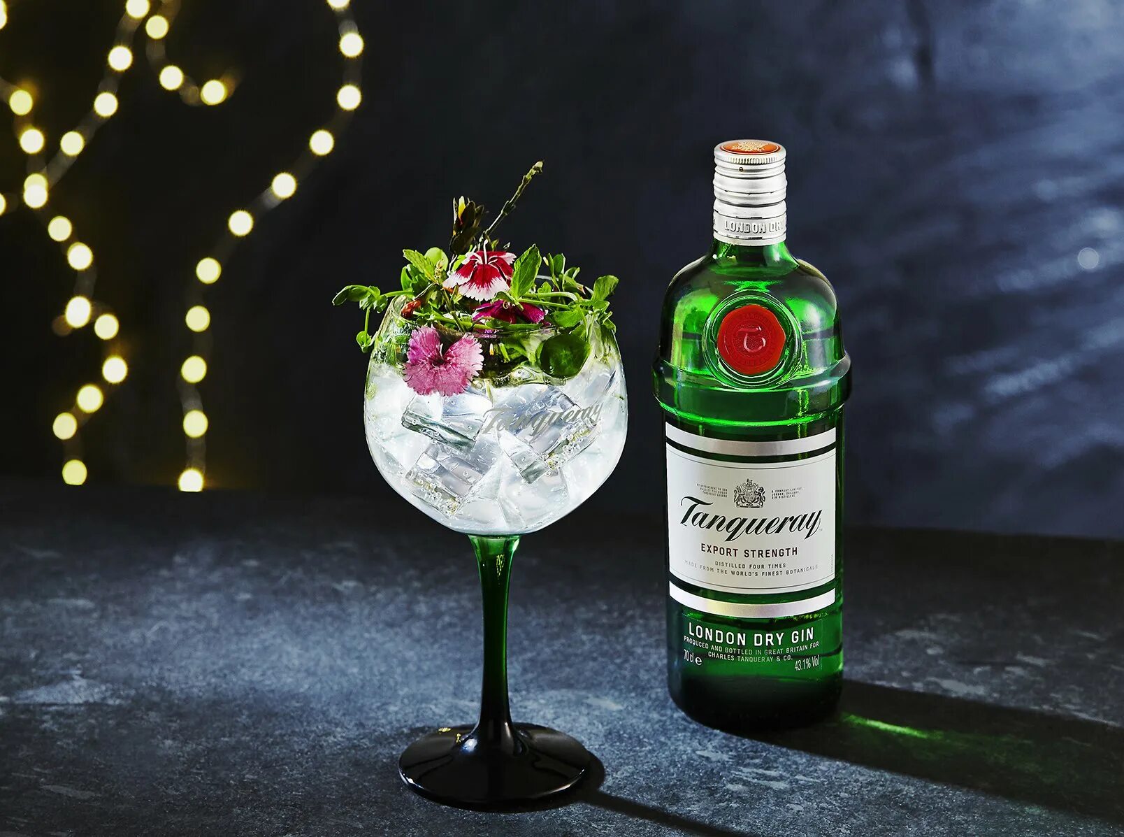 Джин танкерей. Tanqueray London Dry Gin. Джин "Tanqueray London Dry" / "Танкерей Лондонский сухой". Джин Tanqueray London Dry 1.0 l.