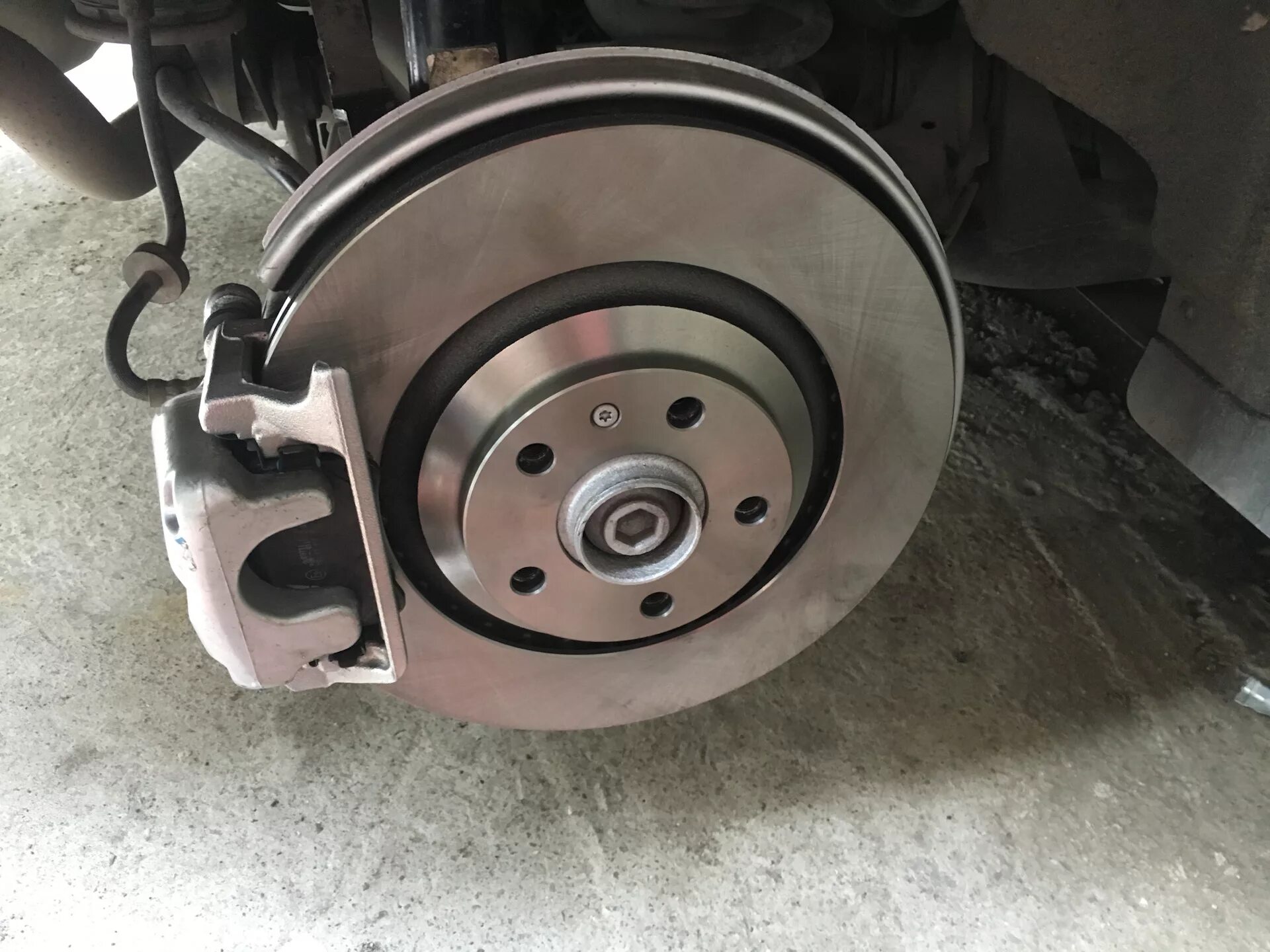 Ауди а3 задние тормозные диски. Ауди с4 задние тормоза дисковые. Trw df6187 тормозной диск. Тормозные диски ауди а3. Тормоза ауди а4 2.