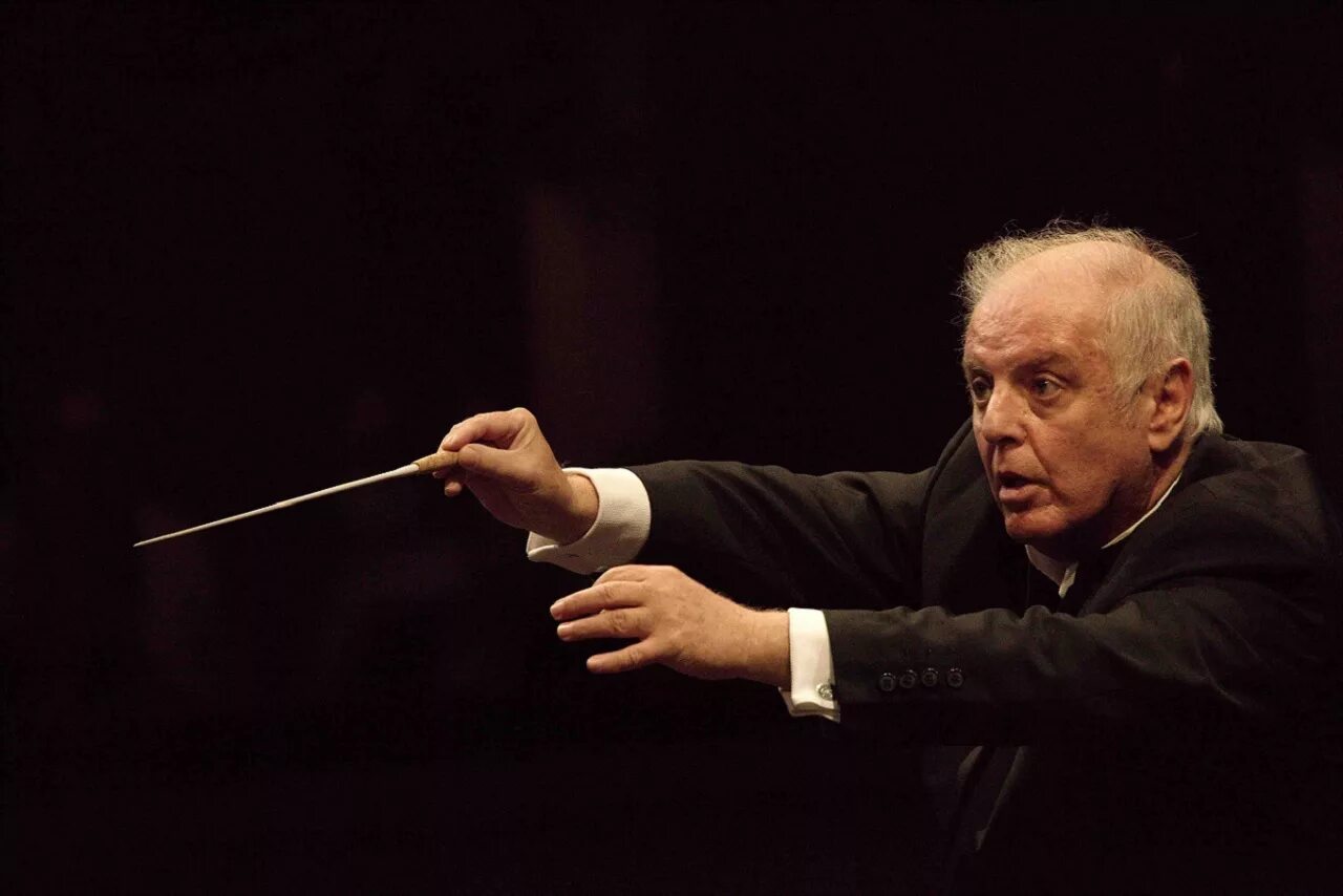 Neujahrskonzert 2022 daniel barenboim. даниэль баренбойм израильский дирижёр. даниэль баренбойм. венский филармонический оркестр с даниэлем баренбоймом,. даниэль баренбойм израильский дирижёр.