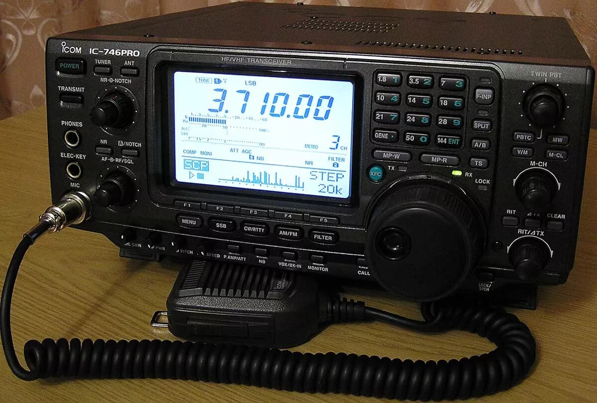 Куплю б трансиверы. Icom 746 Pro. Icom ic-746pro. Icom ic-746. Трансивер Айком 746.