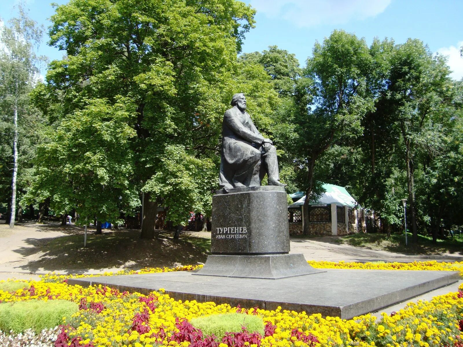 Памятник Тургенева в Орле. Памятник Тургеневу в Орле. Памятники Писателям орловцам в Орле.