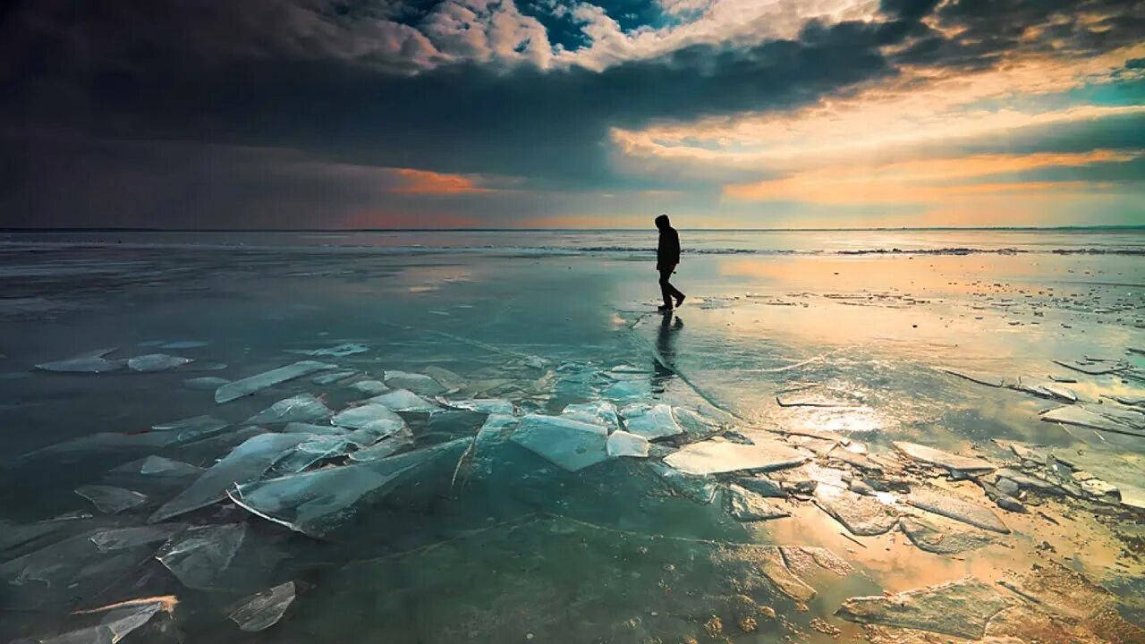Intuition. Наполненная женщина. Летать в облаках. Природа умиротворение и спокойствие. Счастливая девушка.
