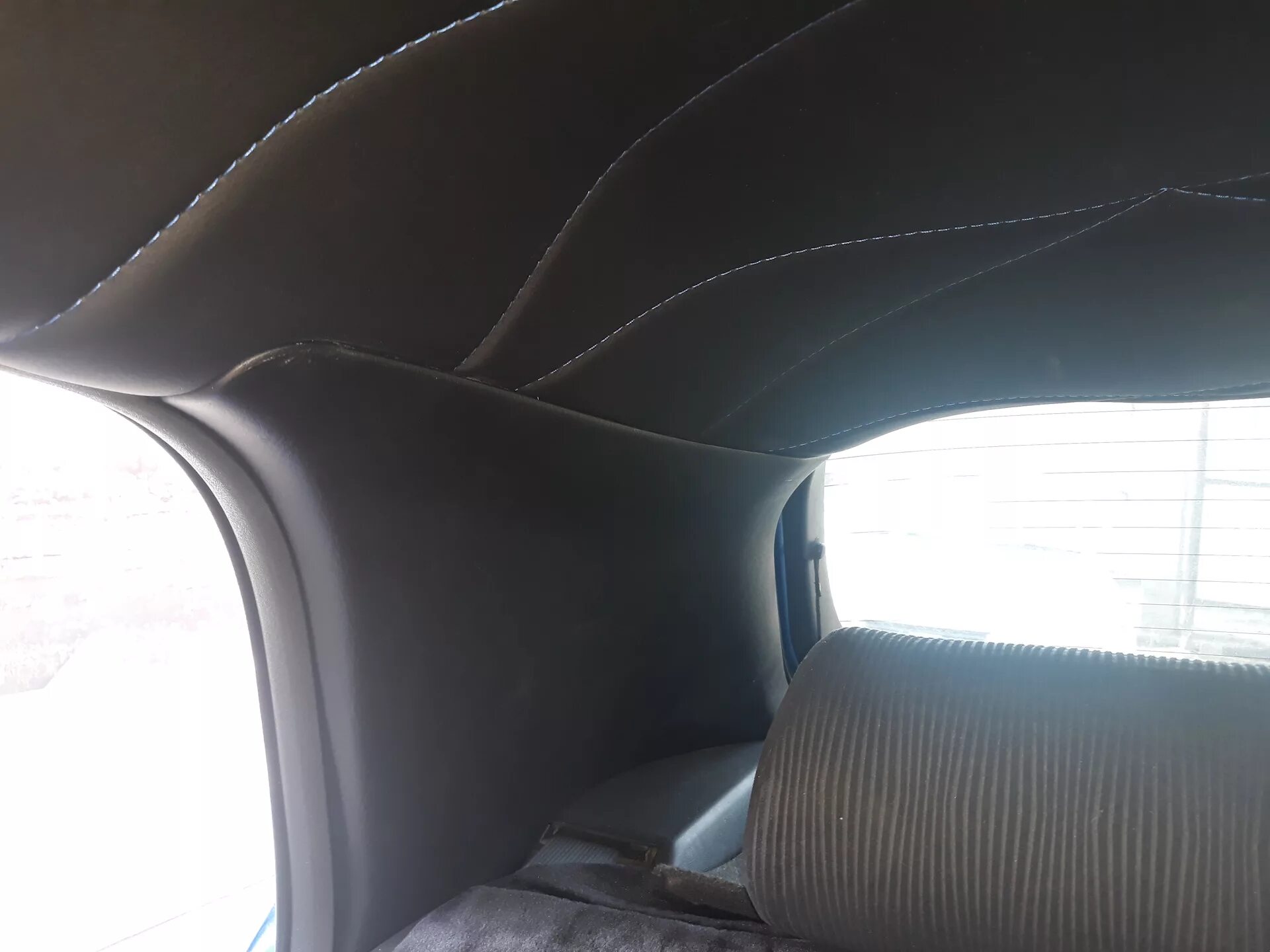 Алькантара потолок astra h. Перетяжка потолка ауди а6 с5 седан. Порш каен алькантара потолок. Потолок шкода рапид. Перетяжка потолка пежо боксер 3.