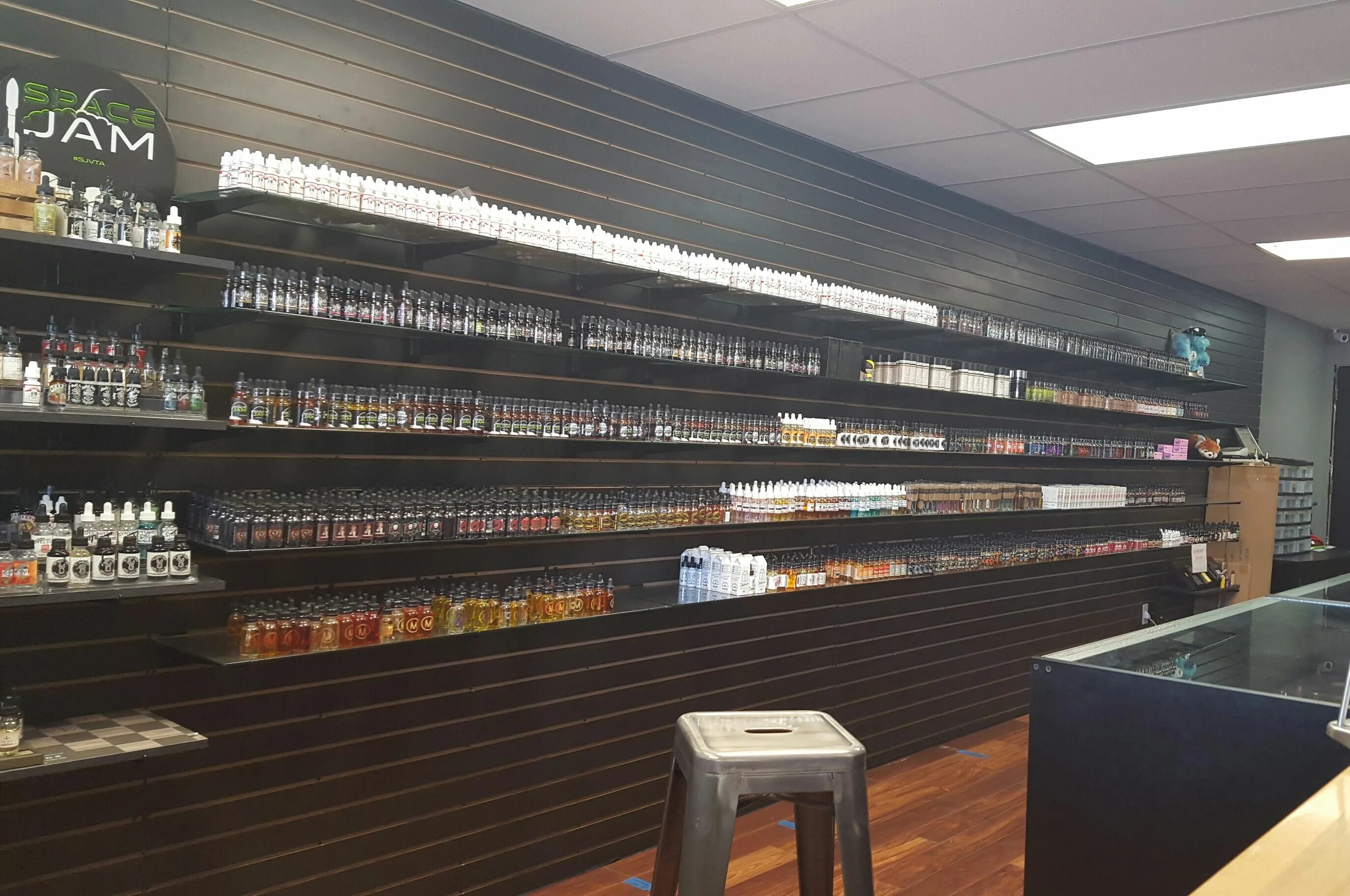 тернопольская 10 вейп шоп. лучшие вейп шопы. вейпшоп интерьер. вейп магазин москва. джамбо чайковский вейп шоп.