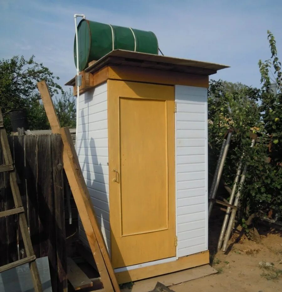 Купить крышу для туалета. Уличный туалет для дачи. Крыша дачного туалета.