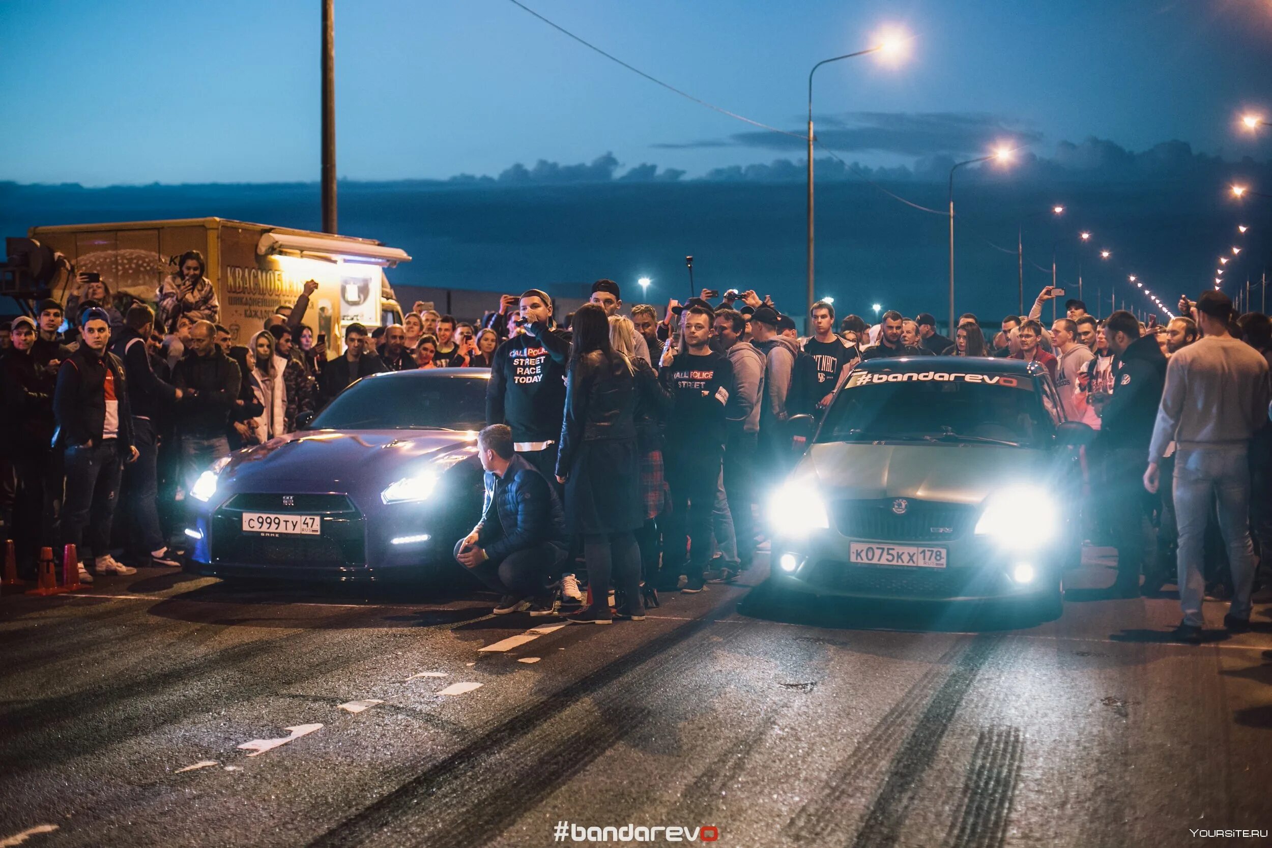 Форсаж авто воронеж. Уличные гонки Drag Racing парковка. Гонки стритрейсеров в Москве. Стрит рейсинг Москва. Ночные гонки.