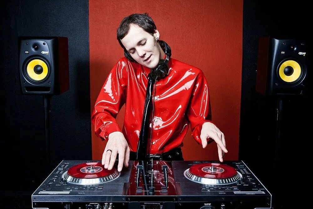 Dj warm