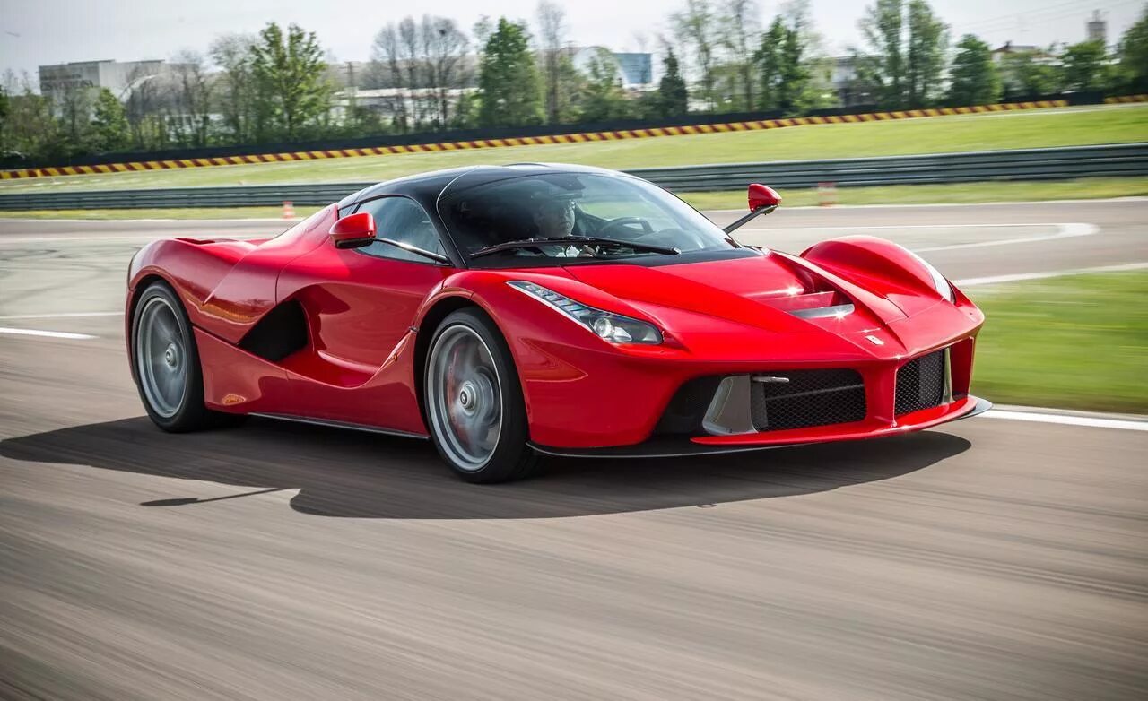 Феррари сколько лошадиных. Ferrari laferrari. ferrari laferrari 2025 bugatti. феррари лошадиные силы. ferrari enzo лошадиные силы.