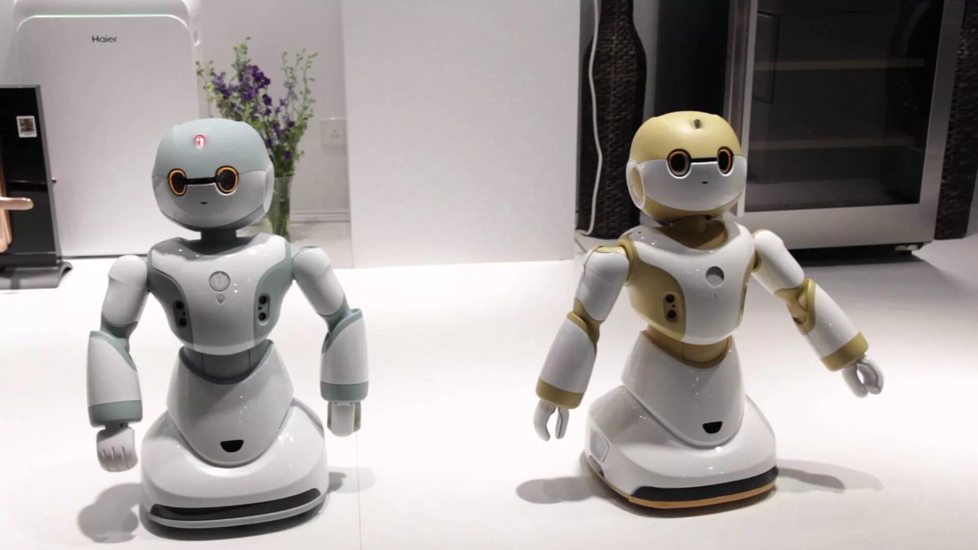 Мама про робота. Робот няня. Японский семейный робот. Мама робот. Робот нянька для детей.