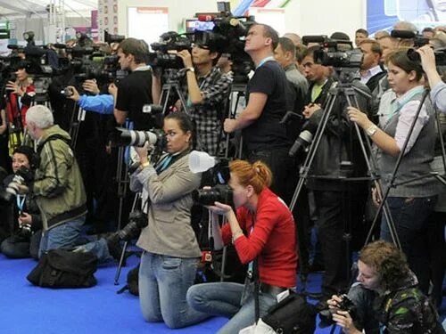 Разрушенная квартира. Пресс-конференция журналисты. Молдова пикетирует в цик. Запрет журналистике. Молдавия в 2022 году протесты.