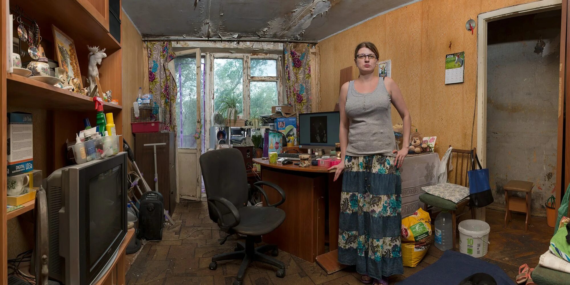 Жить в нищете. Как живут домашние. Дом бедного человека. Комната затворника. Современный деревенский быт.