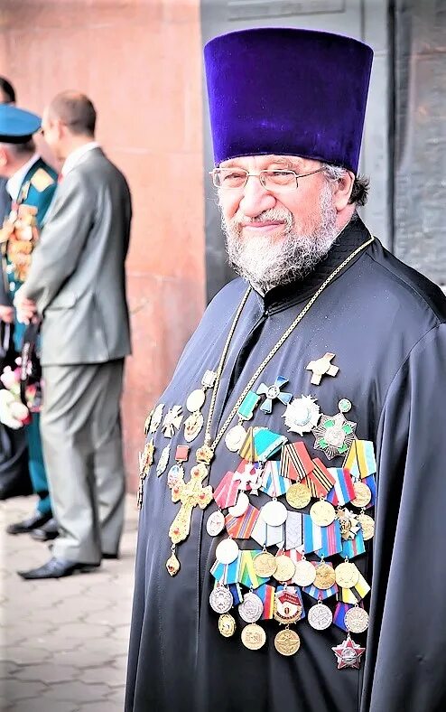 Батюшки с медалями. Воронеж никольский храм отец петр. Награды священников. Ганьжин протоиерей александр. Отец петр пиголь.