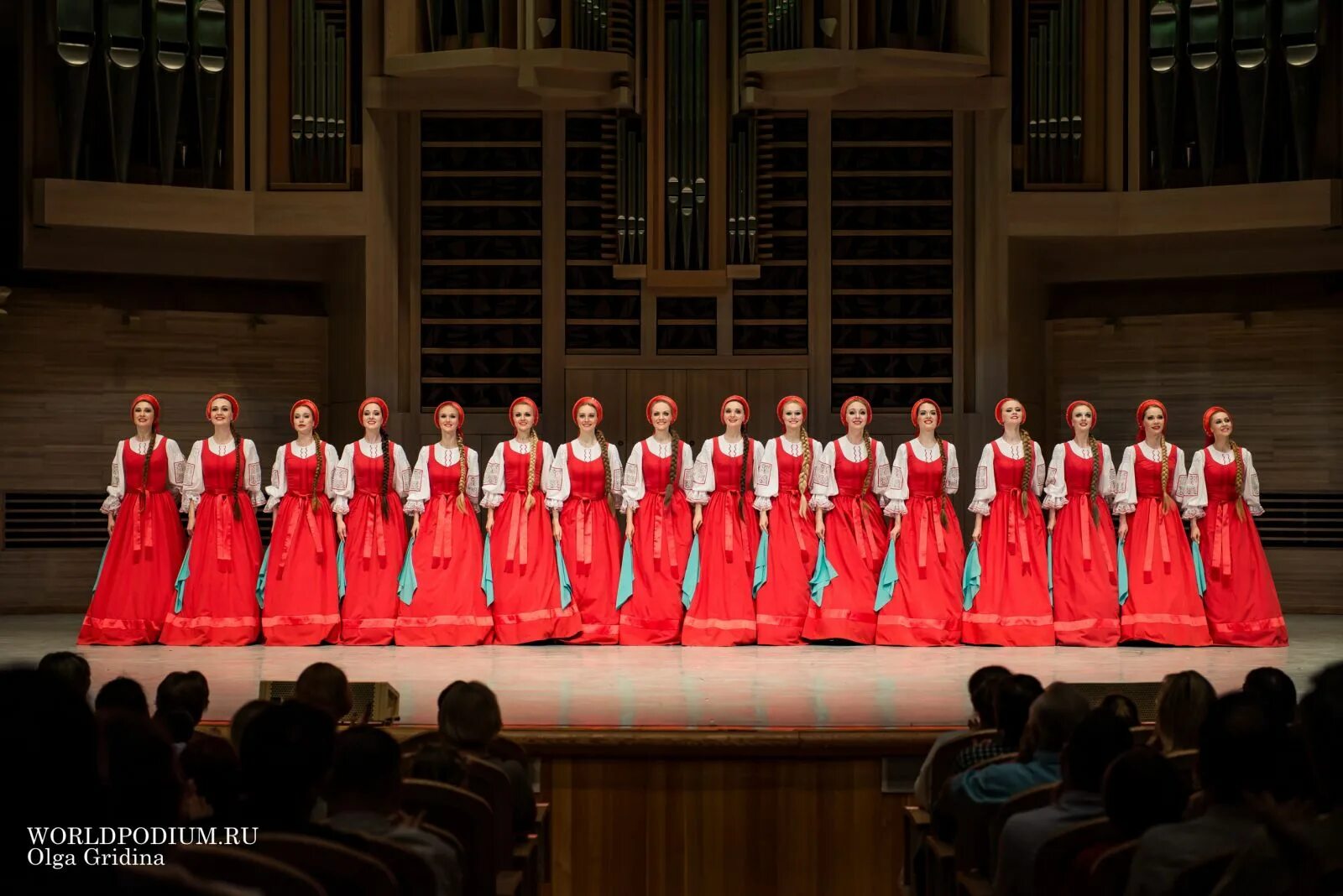 Группа берёзка (ансамбль). Ансамбль березка танец лебедушка. Ансамбль березка надеждина. Выступление надеждина. Хоровод цепочка ансамбль березка.