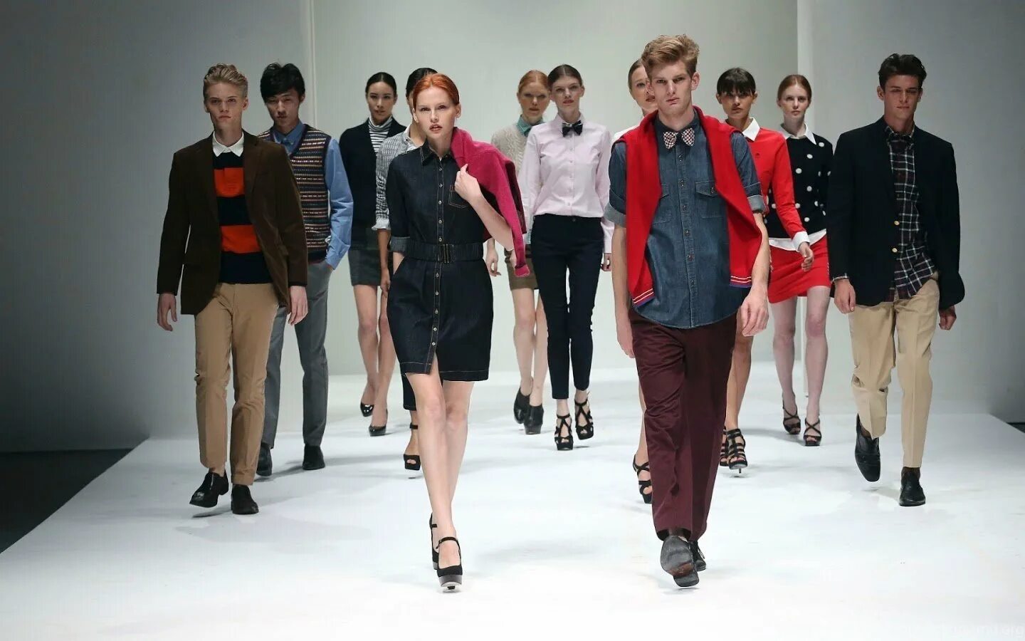 Стильные брендовые вещи. Fashion information. Донателла версаче коллекция 2020. Смешные тренды в моде. Fashion information.