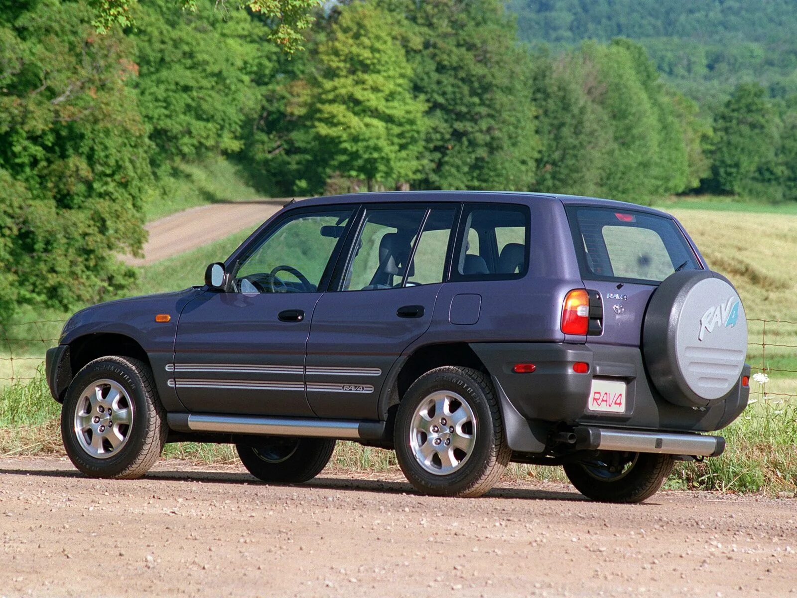 Внедорожники 2000 года. Toyota rav4 1994-2000. Тойота рав 4 1994. Toyota rav4 1 поколение. Тойота рав 4 первого поколения.