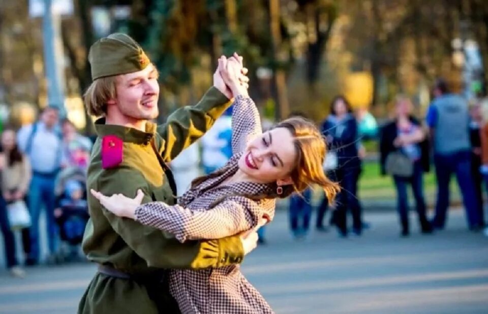 Празднование дня Победы. Военные танцы. Фотосессия к 9 мая для детей. Танец на 9 мая.