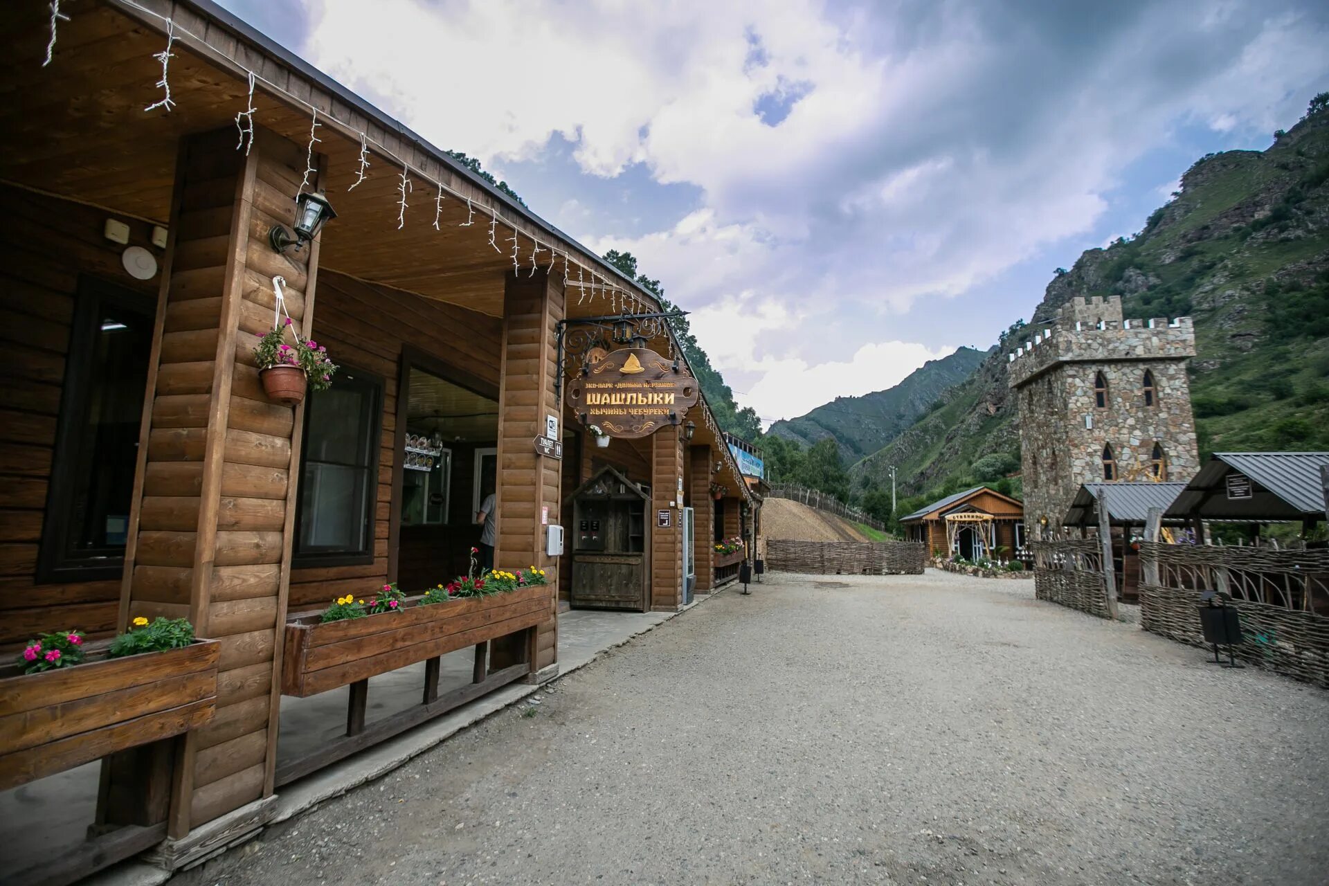 Экопарк нарзанов кисловодск. Эко парк Долина Нарзанов Кабардино-Балкария. Эко парк Долина Нарзанов Кисловодск. Экопарк Долина Нарзанов Нальчик. Эко парк Долина Нарзанов за Кисловодском.