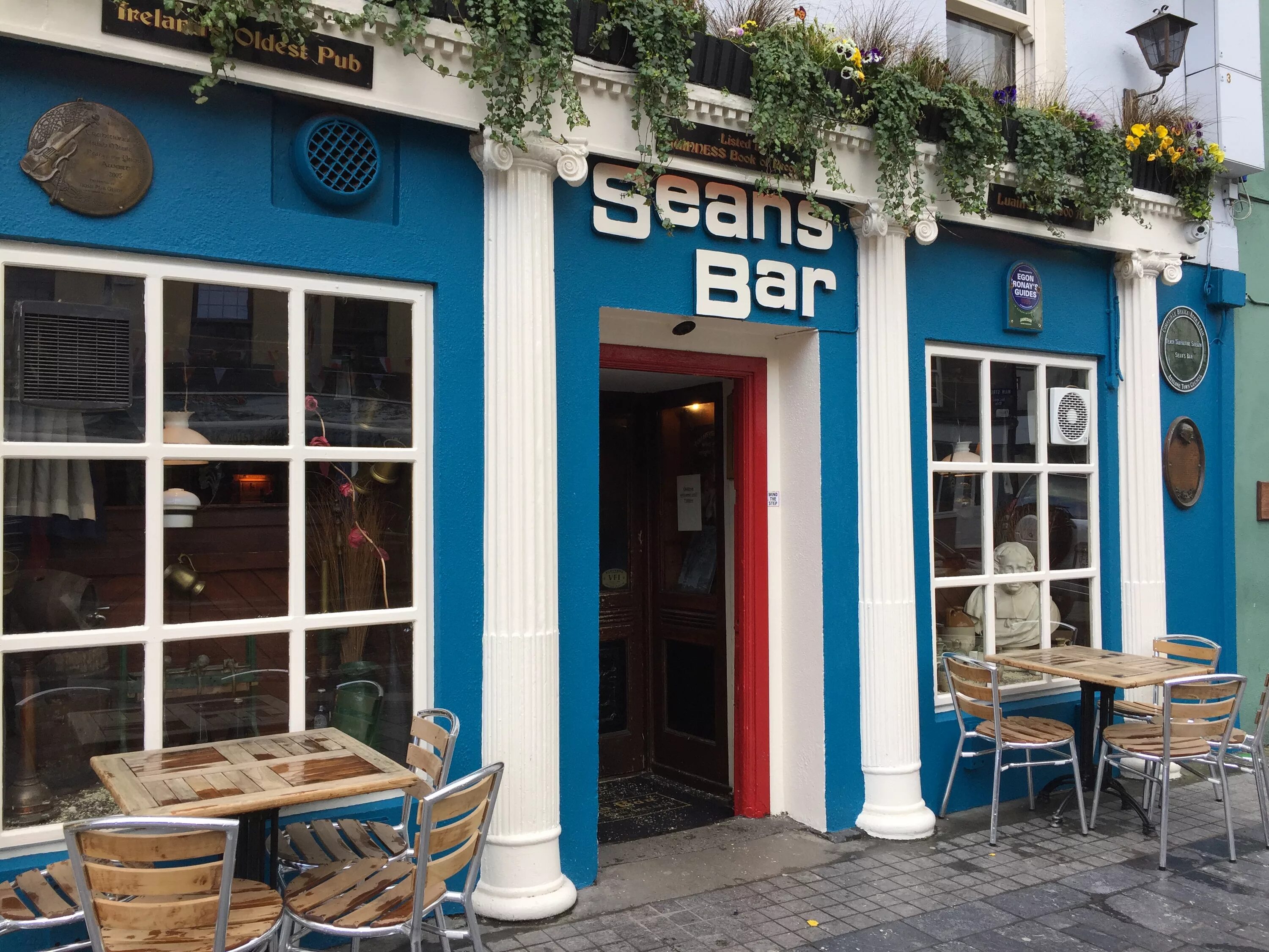 Паб Sean's Bar Ирландия. Паб Шон в Ирландии. Seans Bar паб в Ирландии. Бар Шона: самый старый паб Ирландии.