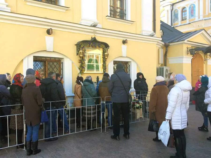 Храм матронушки метро. Храм матроны московской на таганке мощи. храм матроны московской марксистская. храм святой матронушки в москве. покровский монастырь мощи матроны московской.