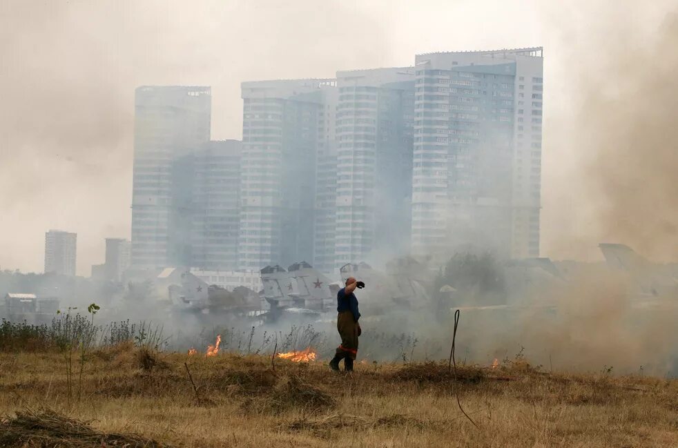 Лето 2010 года в россии. Лето 2010 жара в Москве. Лето 2010 года аномальная жара. Аномальная жара 2010 года в России. Лето 2010 жара в Москве смог.