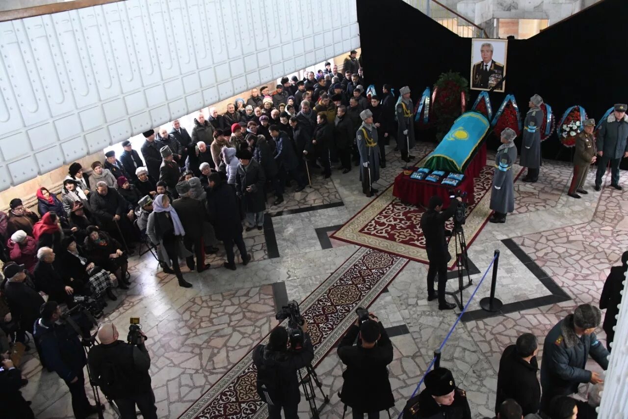 Траурная церемония. Похороны военнослужащего. В Казахстане простились.