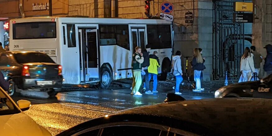 Трагедия в питере с автобусом видео. Автобус в питере врезался в столб. пассажиры общественного транспорта спб.