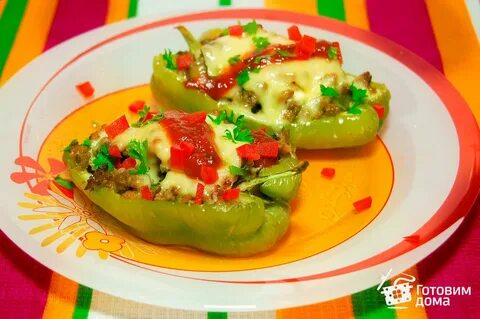 Перец фаршированный с мясом половинками