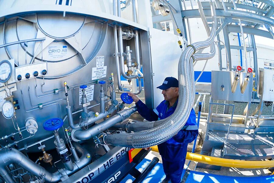 нефтесервисные компании. газовая компания. приобское нефтяное месторождение гпз. переработка природного газа фото. газ қазиб олиш.