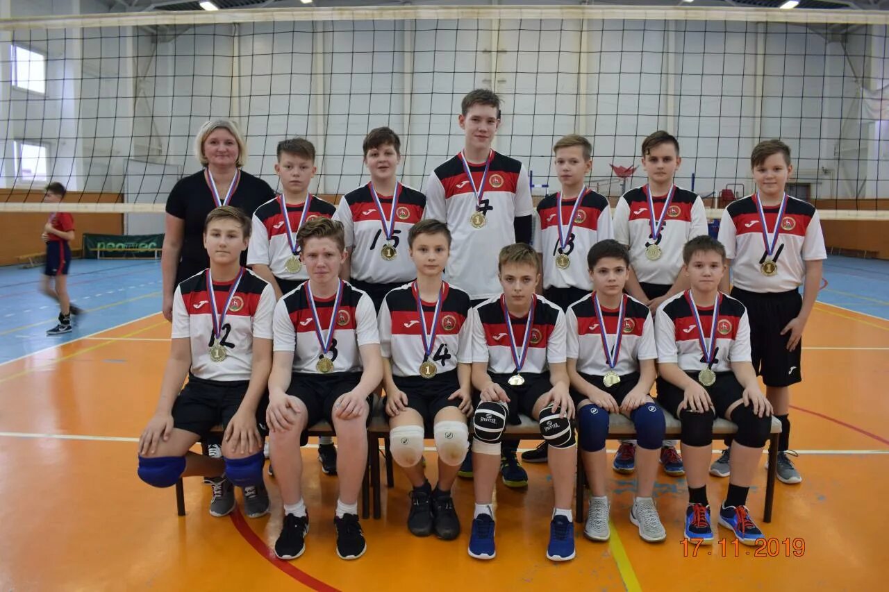 Первенство россии среди спортивных школ. ДЮСШ Ростов Великий волейбол. ДЮСШ Ростов Великий. Первенство России по волейболу. Команда мальчиков по волейболу.