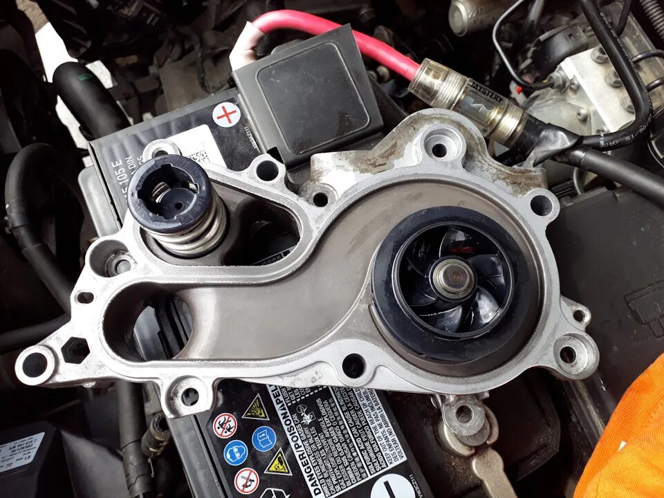 Как поменять помпу поло Замена помпы VW Polo 1.4 2008 г