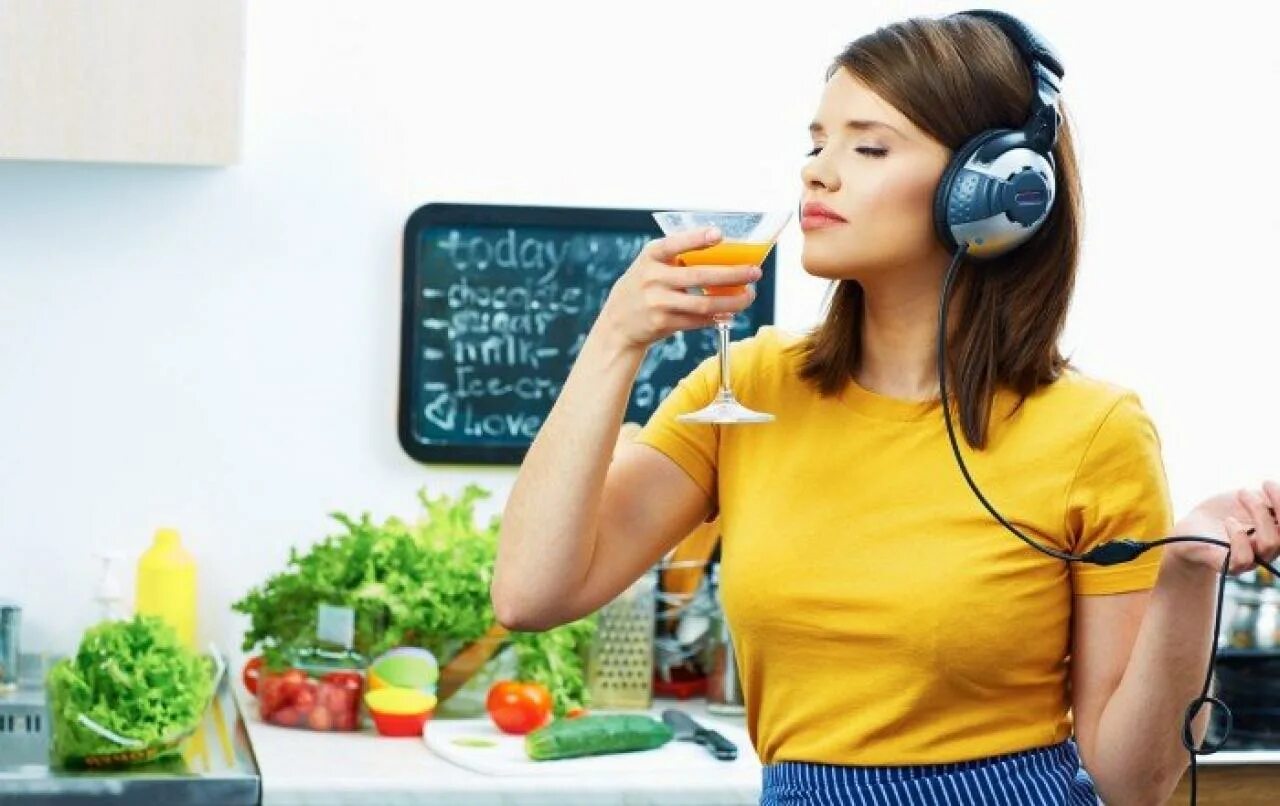 Вкусная музыка картинки. Картинки пластинок музыкальных. Пищащая музыка. Музыкальные блюда. Пищащая музыка.