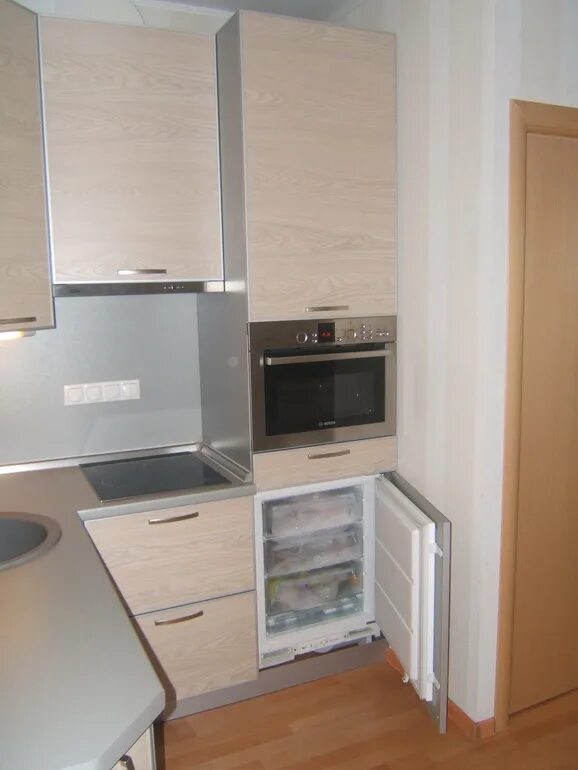 Духовка и микроволновка встроенные. Ящик над духрвым гкаылм. Шкаф для кухонной техники. Встроенная микроволновка на кухне. Выдвижной ящик над духовкой.