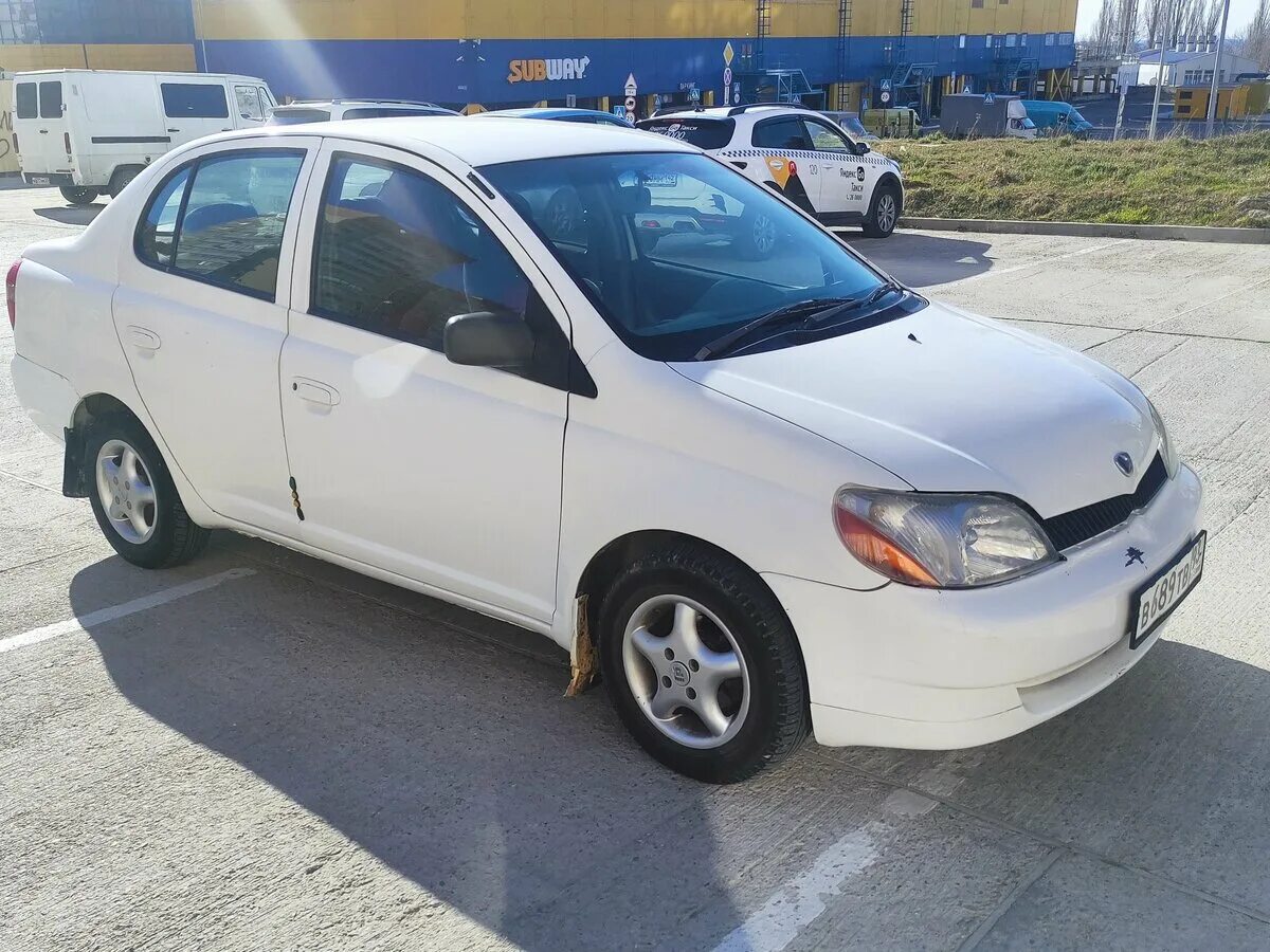 Платц 2000 года. Toyota Платц 2000. Toyota Platz 2000 1.0. Тойота Platz 2000-2005. Тойота Платц на 15 литье.