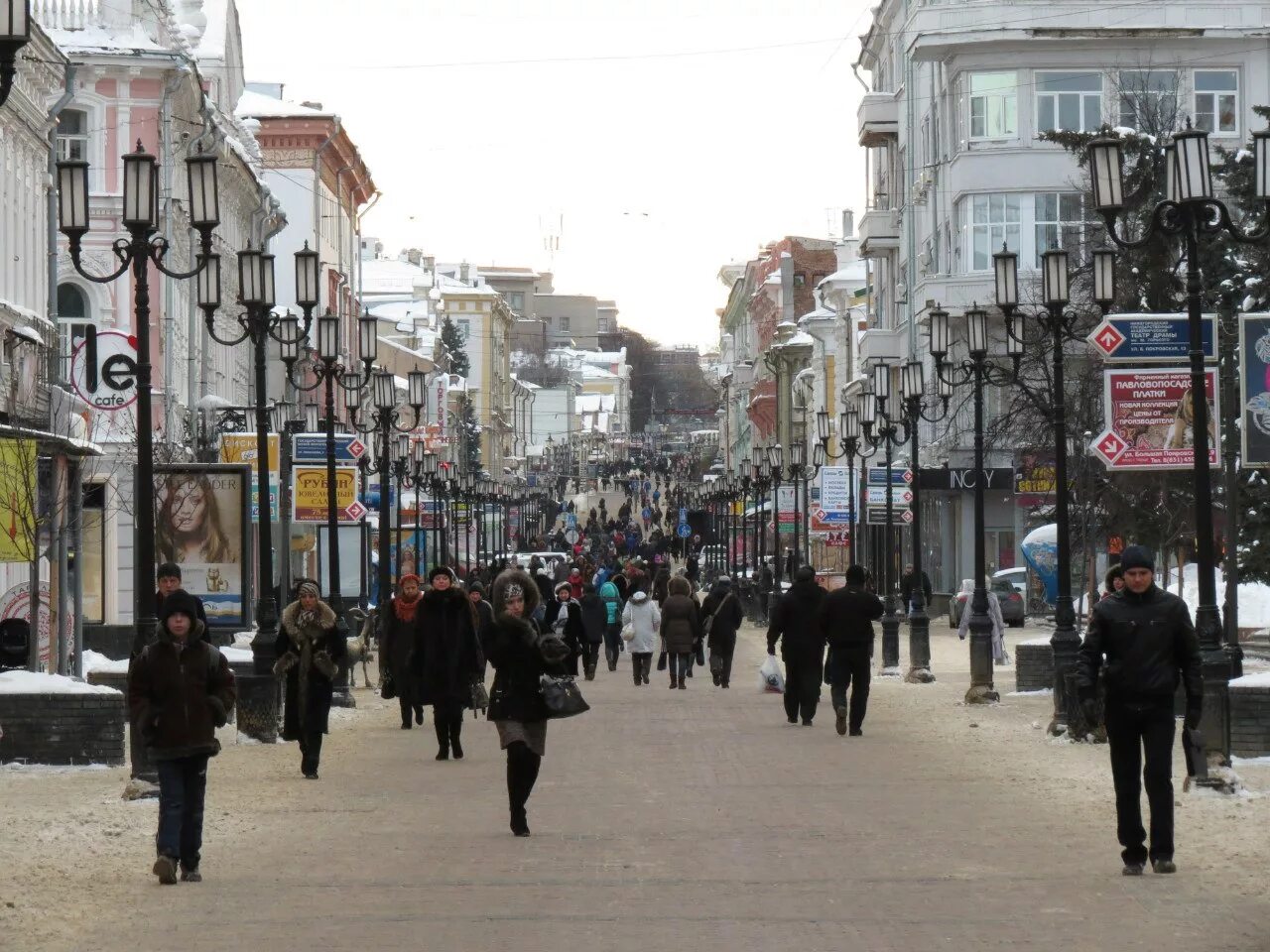 Население нижнего новгорода области. Покровка Нижний Новгород. Нижний Новгород население. Большая Покровская улица в Нижнем Новгороде зимой. Нижний Новгород наеелнме.