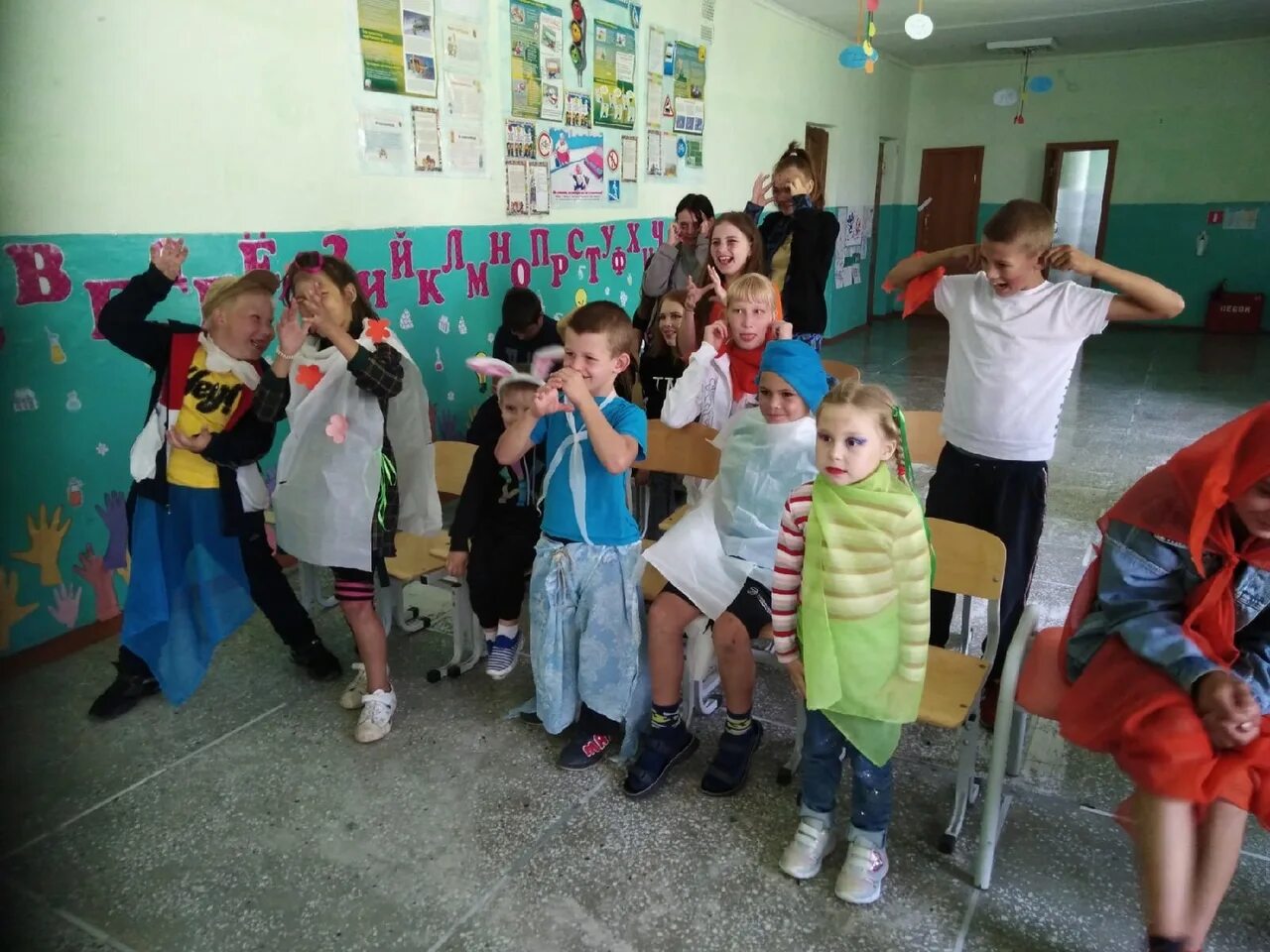 День наоборот в лагере фото. День наоборот игры. День наоборот в школе. День наоборот в лагере мальчики. День наоборот в школе.