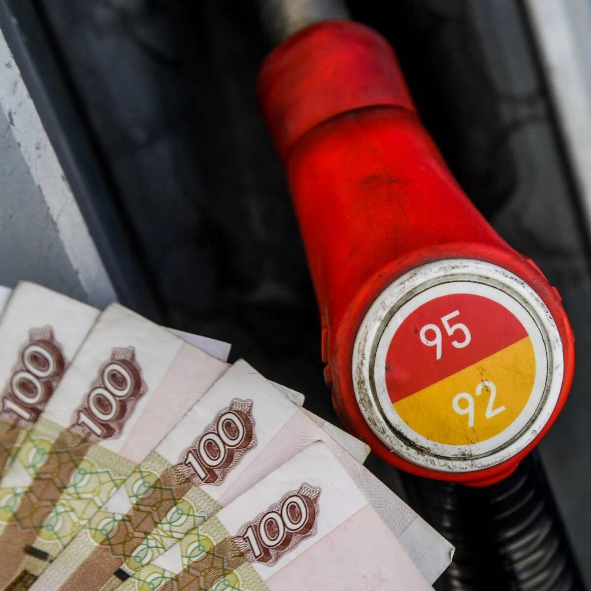 Повысить акцизы. Акциз на топливо. акцизы на гсм. акцизы на автомобильный бензин. акцизы на предметы роскоши.