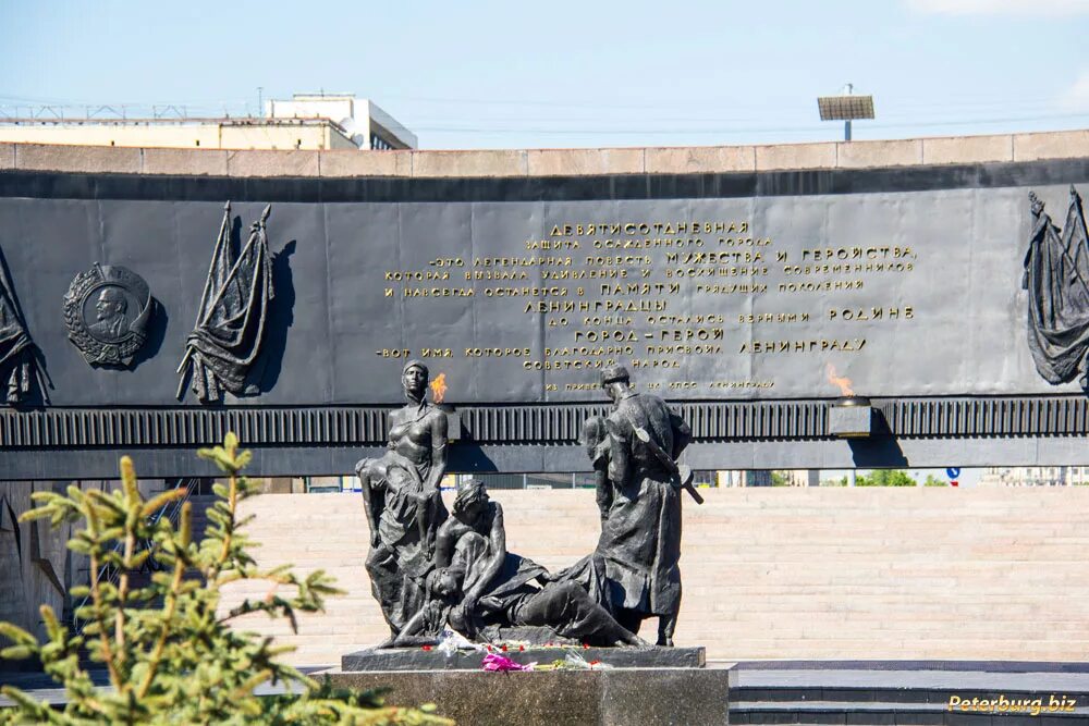 1. памятник героическим защитникам ленинграда в санкт-петербурге. площадь победы санкт-петербург мемориал. монумент героическим защитникам ленинграда на площади победы. памятник 900 дней блокады в санкт петербурге.