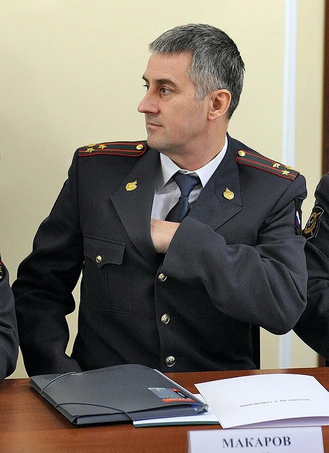 Подполковник полиции в кабинете. Гу осб. Осб снизу панель мдф. Осп 6 мм. Плиты: осб, osb-3, осп.