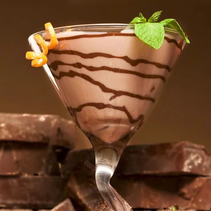 Chocolate cocktails. Коктейль шоколадный с ликером. Chocolate cocktails. Коктейль шоколадный с ликером. Молочный коктейль шоколадный.