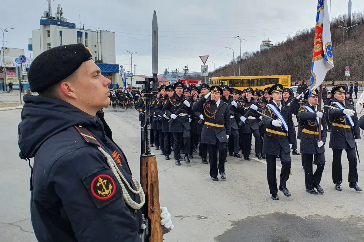 1 мая мурманск. Парад в Североморске 2021. Парад Североморск 2021 9 мая. Парад Победы в Североморске 2021. Парад 9 мая Североморск.