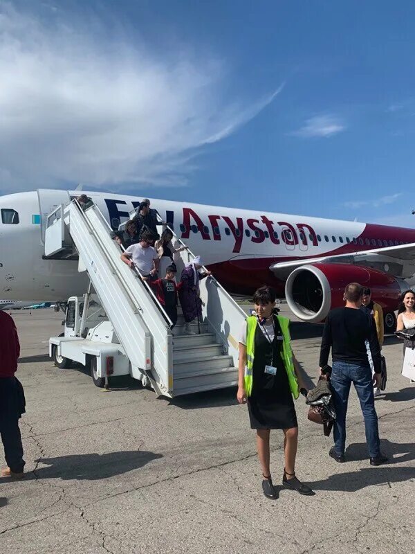 Air astana самолеты. Самолет нур султан астана казак айр. Самолет в алматы. Самолет в алматы. Самолет в аэропорту алматы.