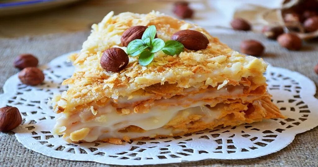 Тарты со слоеным тестом. Наполеон из слоеного теста. наполеон со слоеным тестом. наполеон из готового слоеного теста. торт наполеон из готового слоеного теста.