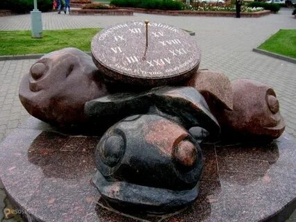 Памятник часы