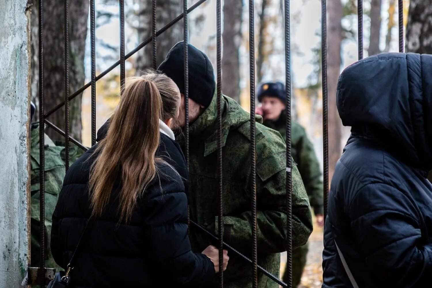 Вновь мобилизованные. Новосибирские мобилизованные. Кадры с призывных пунктов. Кадры с призывных пунктов мобилизация. Жена мобилизованного.